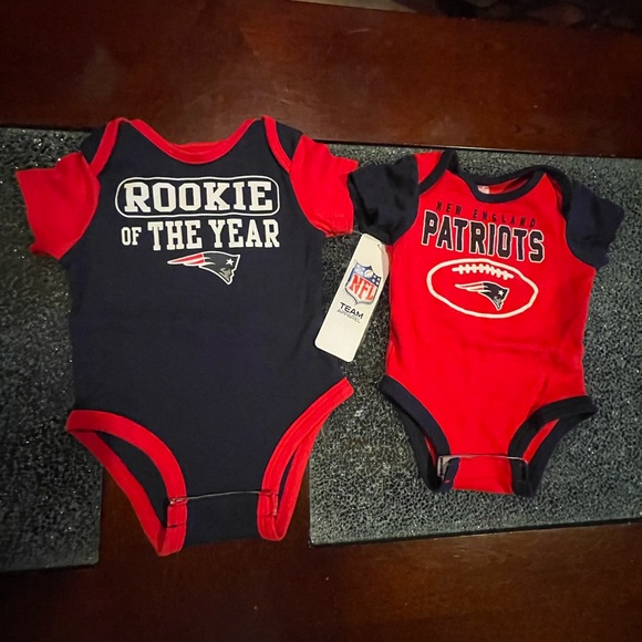 2 Packs New England Patriots Baby Bodysuit Set 0/3M NFL Team Apparel Red & Navy - Picture 7 of 10